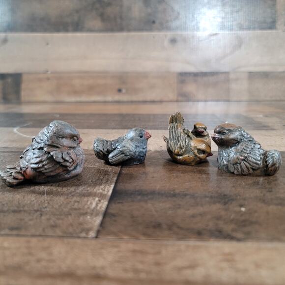Vintage Birds A Set Of 4 Resin Birds The Tallest is approx.1.5" Tall - Picture 6 of 8